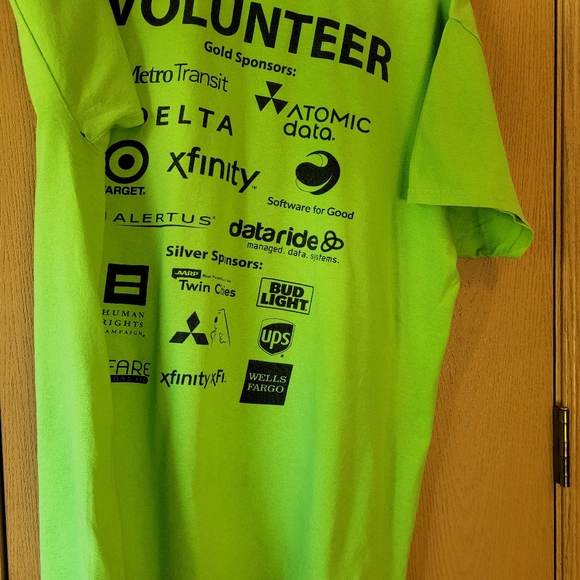 ❤P🧡R💛I💚D💙E💜 T-shirt from 2017 in Twin Cities! - Picture 10 of 13